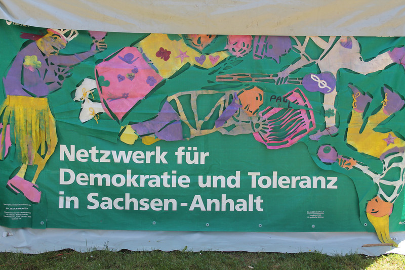 Plakat "Netzwerk für Demokratie und Toleranz in Sachsen-Anhalt