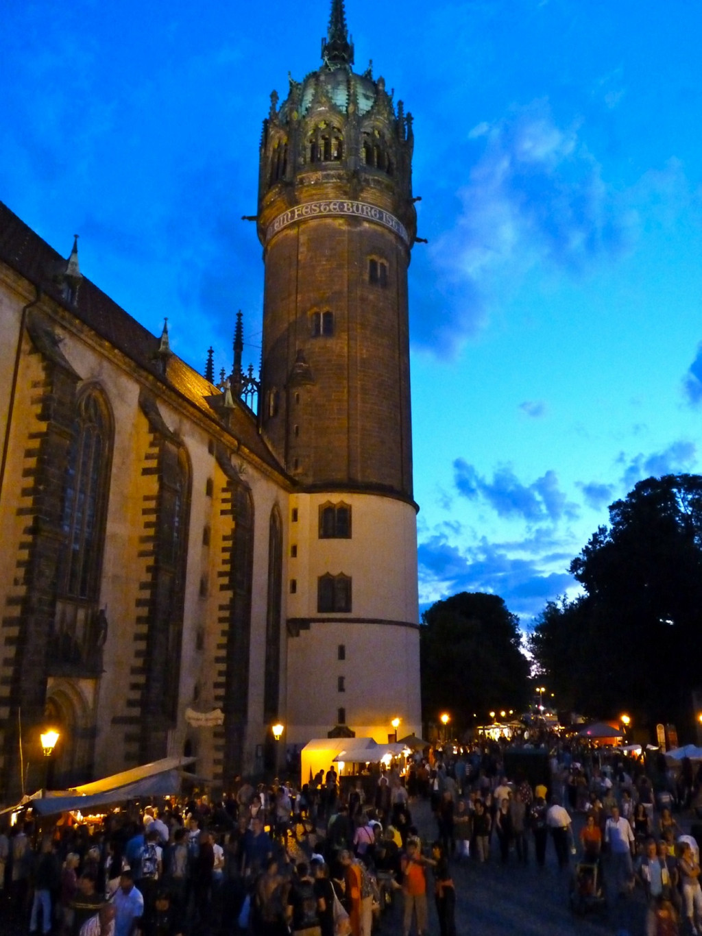 Schlosskirche Wittenberg_außen_hoch_IMG Schlosskirche_Wittenberg_IMG