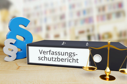 Das Bild zeigt einen Ordner mit der Aufschrift Verfassungsschutzbericht Das Bild zeigt einen Ordner mit der Aufschrift Verfassungsschutzbericht.