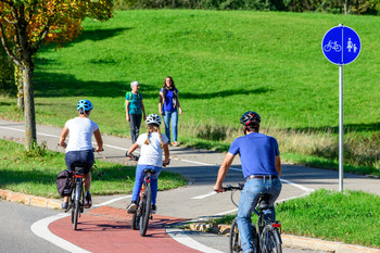 Radfahrer auf Radwegen