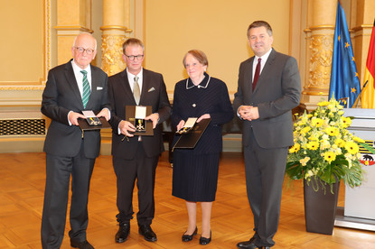 Ausgezeichnete des Landesverdienstordens mit Ministerpräsident Sven Schulze