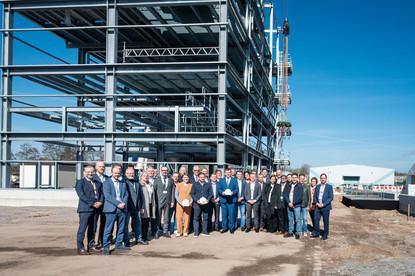 Ministerpräsident Sven Schulze beim Richtfest Ibu Tec