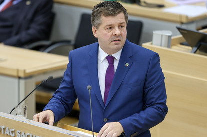 Ministerpräsident Sven Schulze während seiner Regierungserklärung.