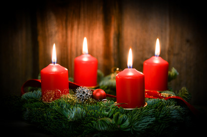 4 leuchtende Kerzen