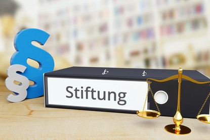 Das Bild zeigt einen Ordner mit der Aufschrift Stiftung.