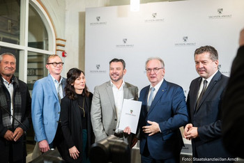 Übergabe des Förderbescheides Übergabe des Förderbescheides