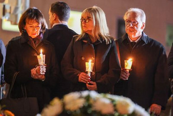 Oberbürgermeisterin Simone Borris, Ministerpräsident Dr. Reiner Haseloff während des Gedenkens