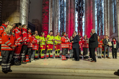 Ministerpräsident Dr. Reiner Haseloff dankt den Helfern.