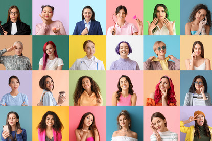 Das Bild zeigt viele Frauen. Das Bild zeigt viele Frauen.