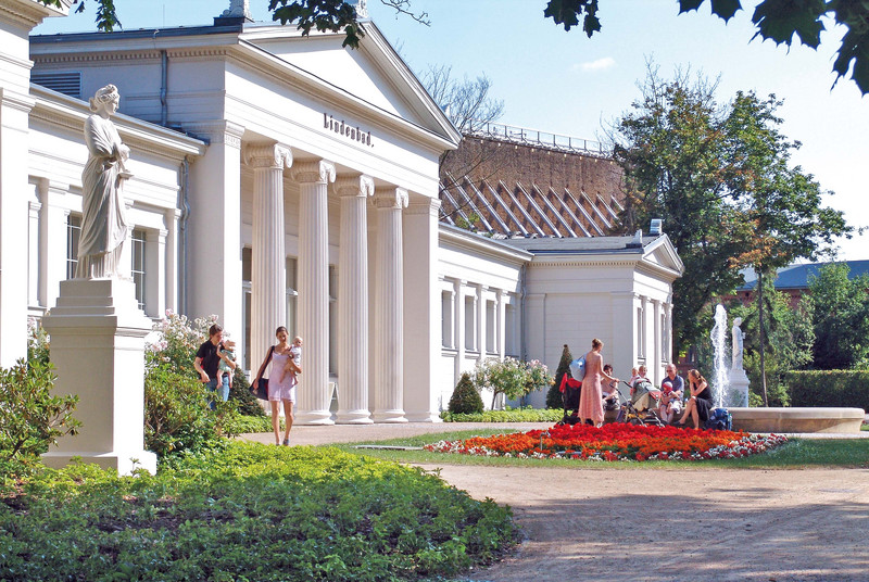 Das Bil dzeigt das Lindenbad in Bad Salzelmen.