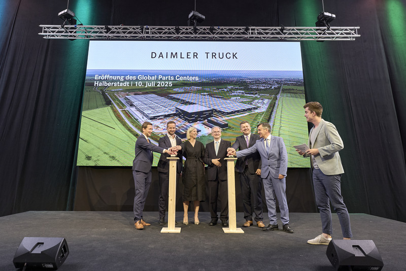 Ministerpräsident Dr. Reiner Haseloff, Wirtschaftsminister Sven Schulze bei der Eröffnung des Global Truck