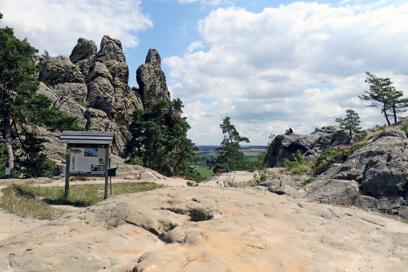 Das Bild zeigt die Teufelsmauer im Landkreis Harz.