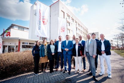 Ministerpräsident Sven Schulze beim Ärztehaus in Stendal