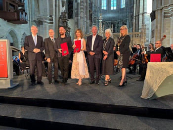 Foto mit Ministerpräsident Dr. Reiner Haseloff, Magdeburgs Oberbürgermeisterin Simone Borris und den Ausgezeichneten.